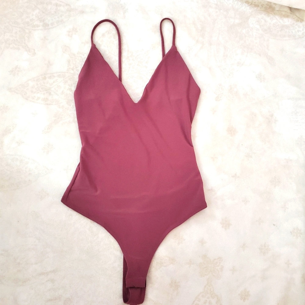 Fashion Nova V-neck bodysuit